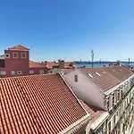 Appartamento Lovelystay - Luxury Oasis In Bairro Alto Lisbona