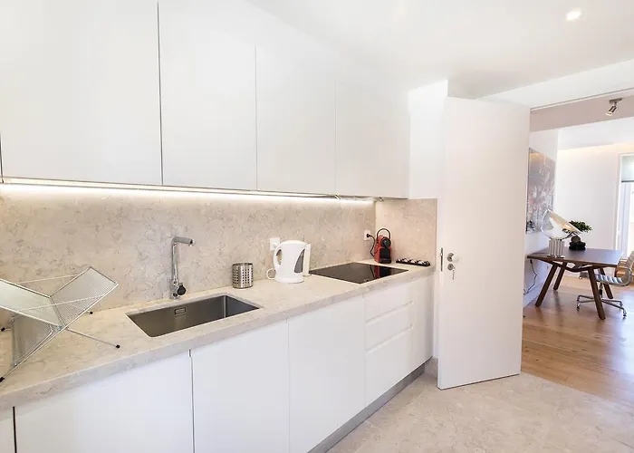 아파트 Lovelystay - Luxury Oasis In Bairro Alto