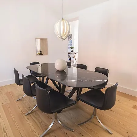 Апартаменты Lovelystay - Luxury Oasis In Bairro Alto Лиссабон