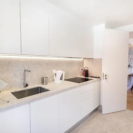 Апартаменты Lovelystay - Luxury Oasis In Bairro Alto