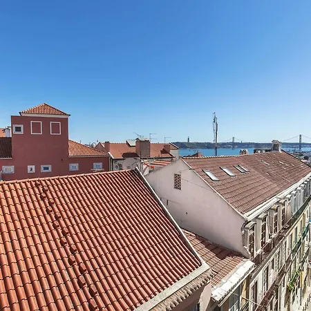 Апартаменты Lovelystay - Luxury Oasis In Bairro Alto Лиссабон