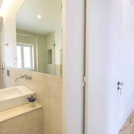 Lovelystay - Luxury Oasis In Bairro Alto * 리스본
